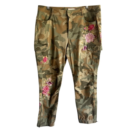 Sundance Camouflage and Pink Floral Ankle Pants - Picture 2 of 7